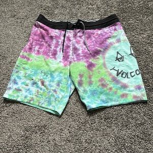 Volcom Board Shorts Mens 32 Tie Dye Swim Trunks Bathing Suit Surfer Cinch Fly